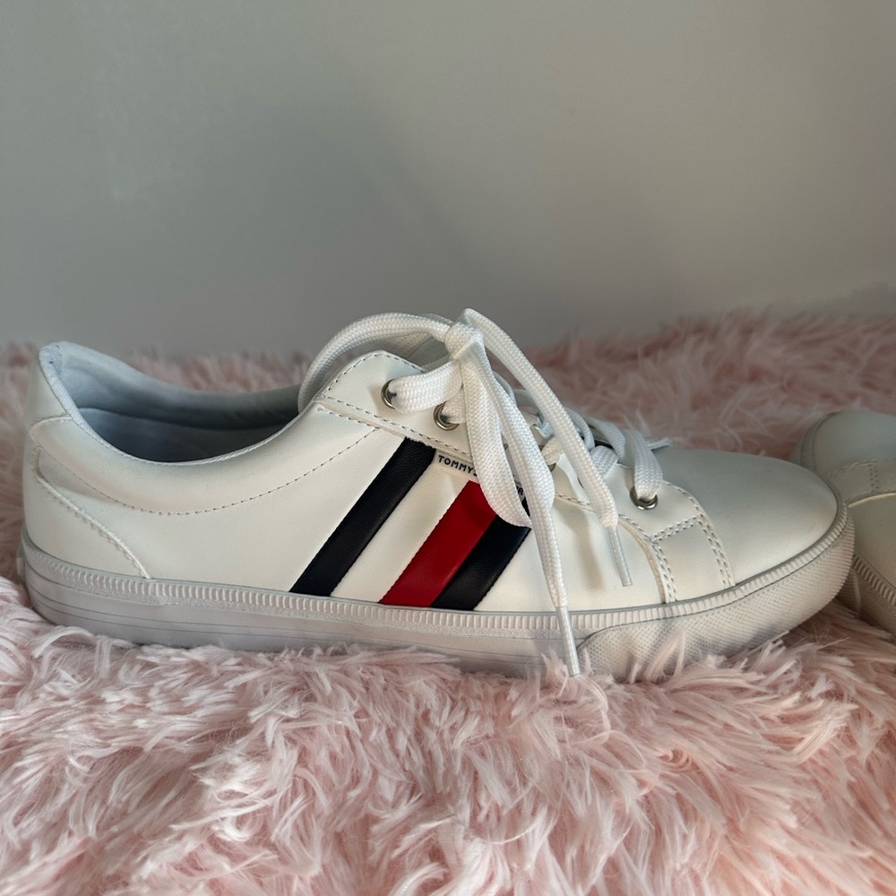 Women’s size 10 Tommy sneakers